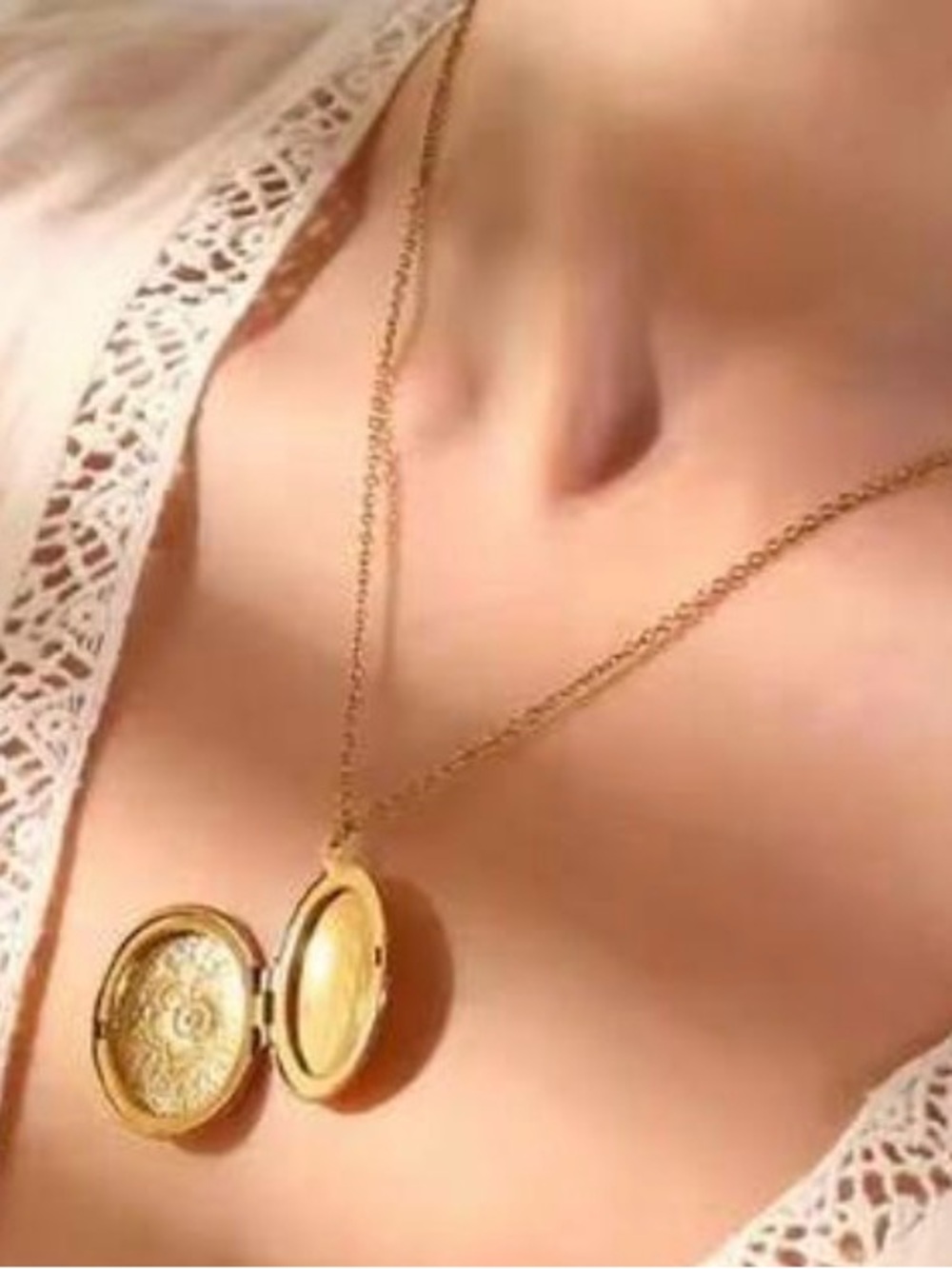 Fashion Jewelry Gold Round Locket Necklace